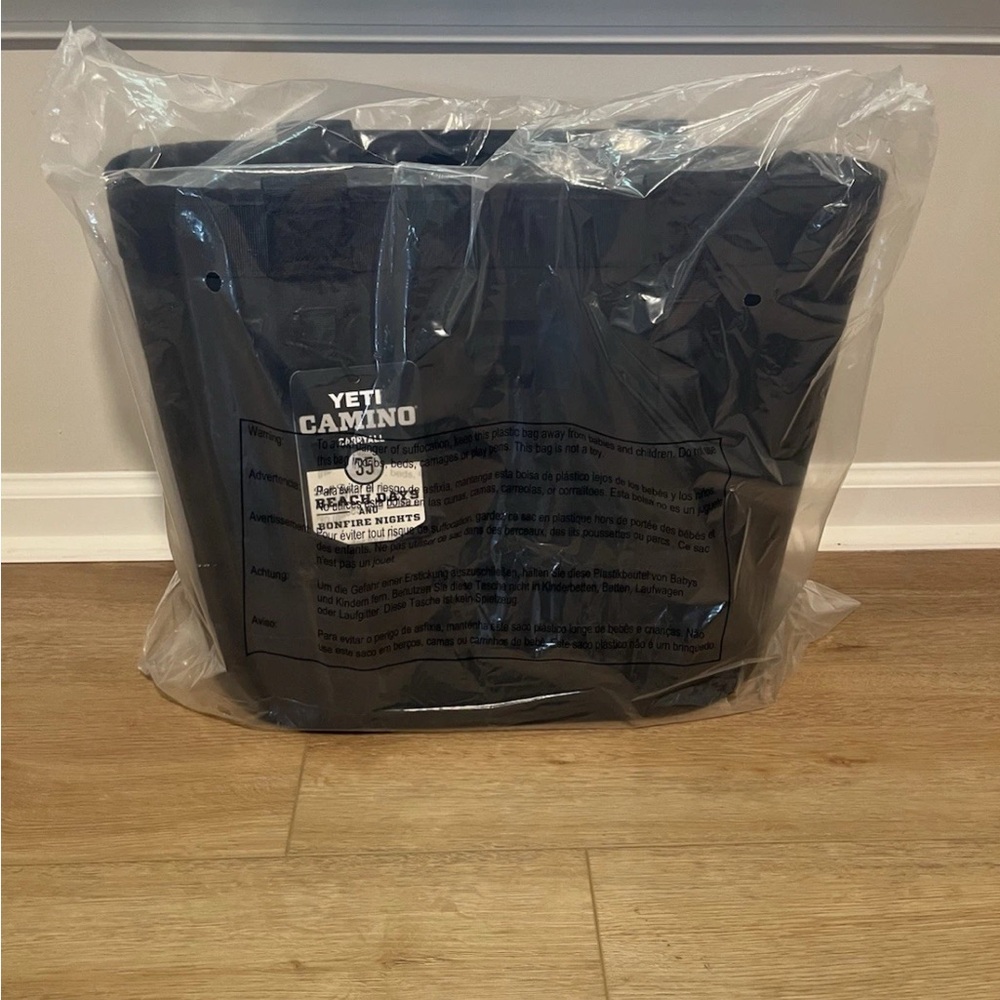 NEW YETI Black Camino 35